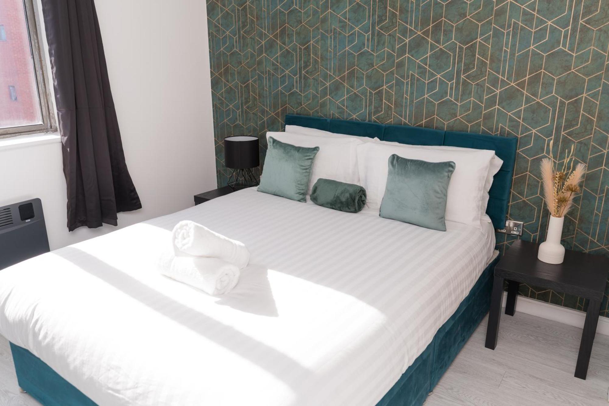 Apartment Parking & Balcony Luxe Centre Sleeps 4 Wolverhampton