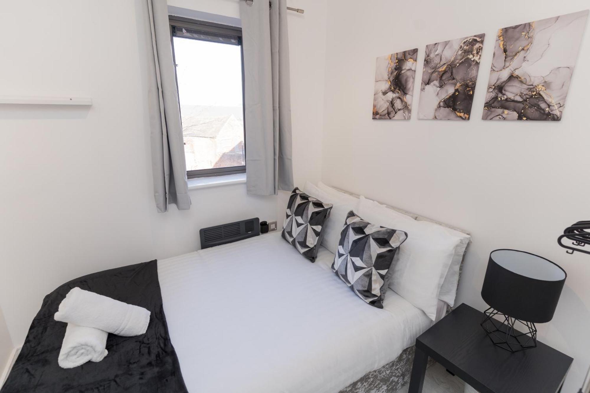 Parking & Balcony Luxe Centre Sleeps 4 *